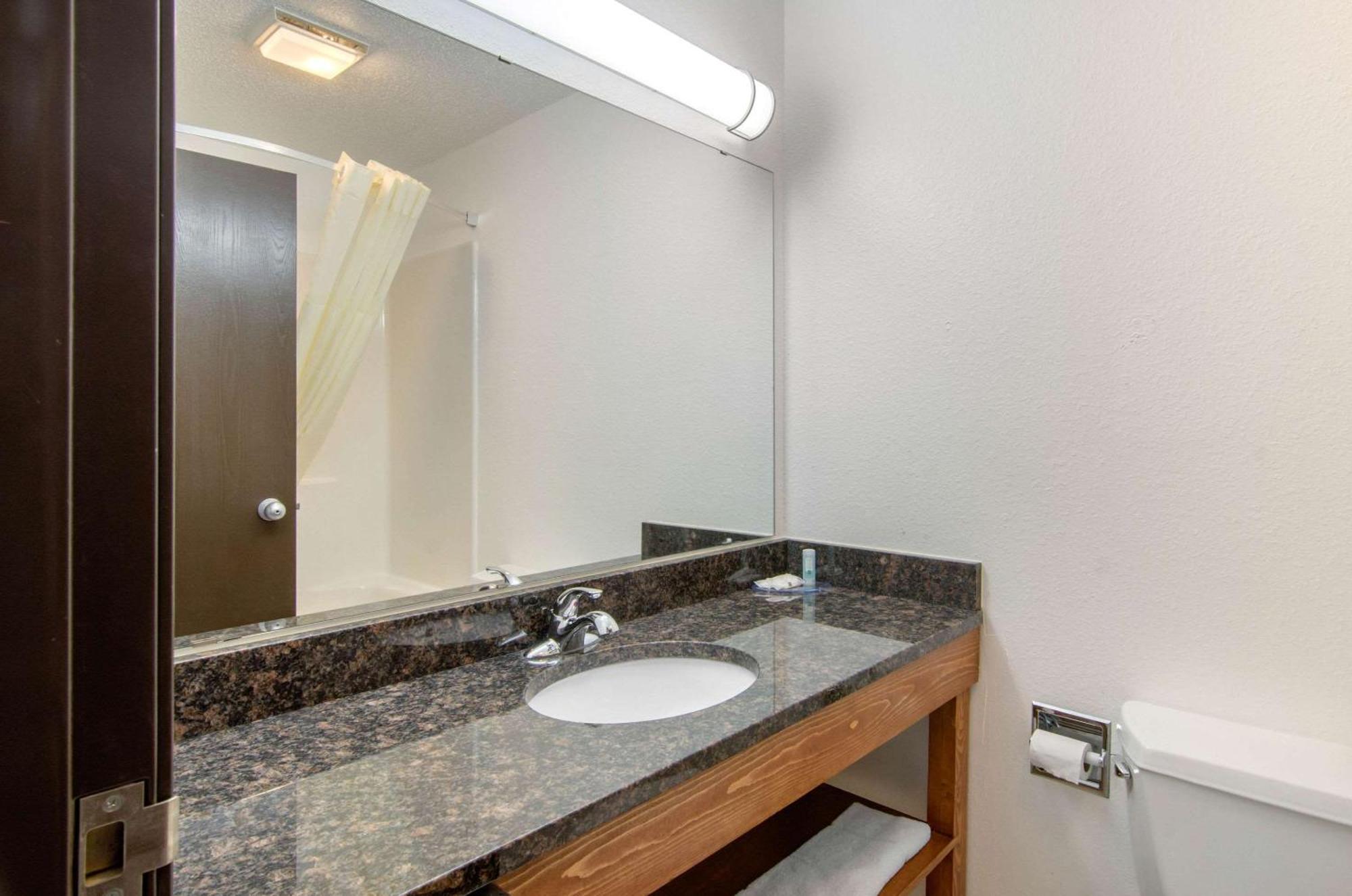 Quality Inn Russell Εξωτερικό φωτογραφία